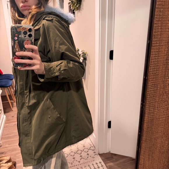 Women’s khaki parka coat blue fur lining medium - Picture 3 of 9